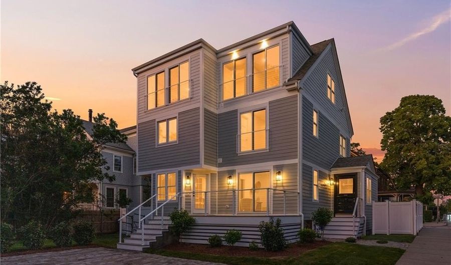 104 Second St, Newport, RI 02840 - 5 Beds, 4 Bath