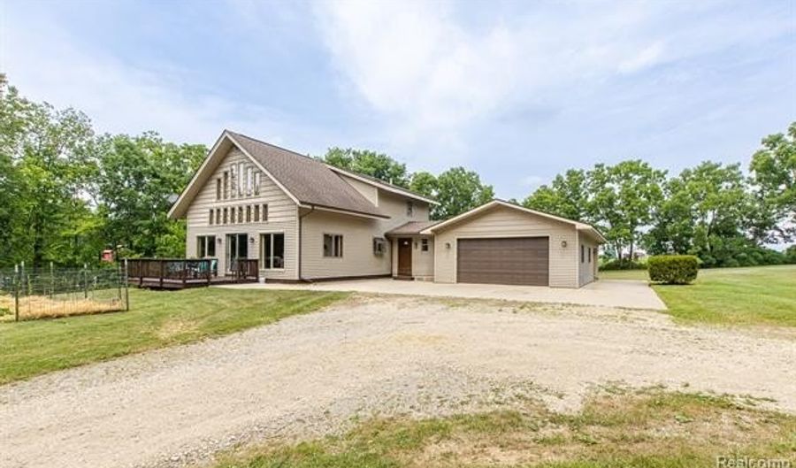 9038 Lahring Rd, Argentine, MI 48436 - 3 Beds, 2 Bath