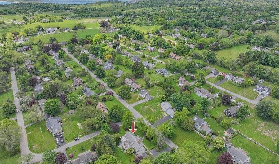 10 Bartlett Rd, Middletown, RI 02842 - 4 Beds, 3 Bath