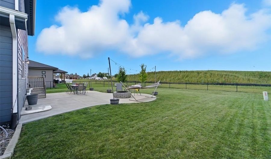 317 31st St SE, Altoona, IA 50009 - 5 Beds, 4 Bath