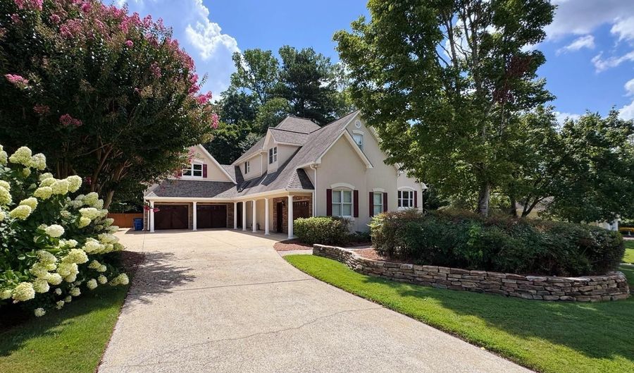 4716 AMBERWOOD Ln, Anniston, AL 36207 - 5 Beds, 5 Bath