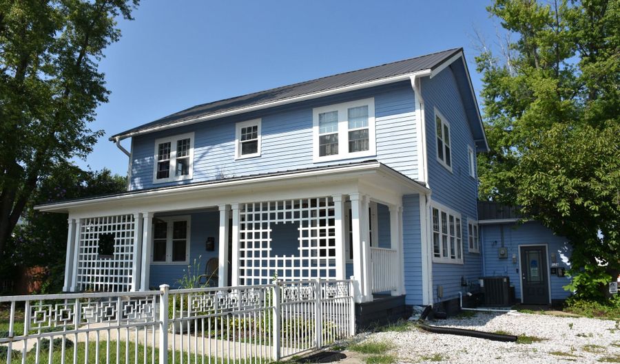 124 S Indiana St, Mooresville, IN 46158 - 3 Beds, 3 Bath