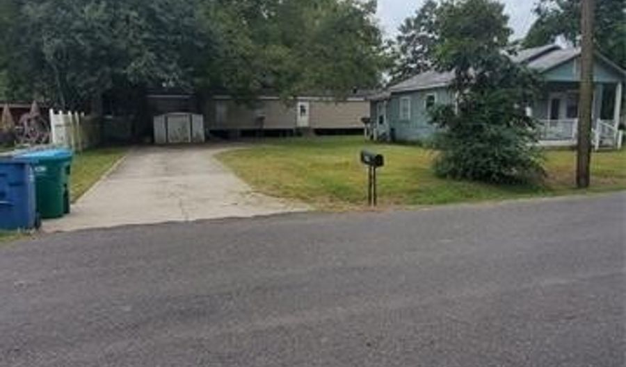 4111 Main St, Addis, LA 70710 - 2 Beds, 1 Bath