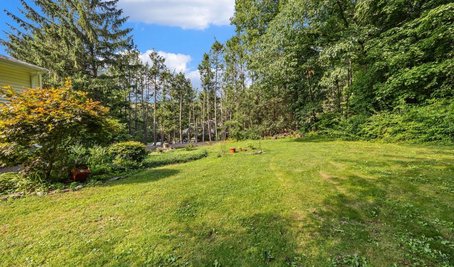 44 Williamsburg Dr, Cheshire, CT 06410 - 4 Beds, 2 Bath