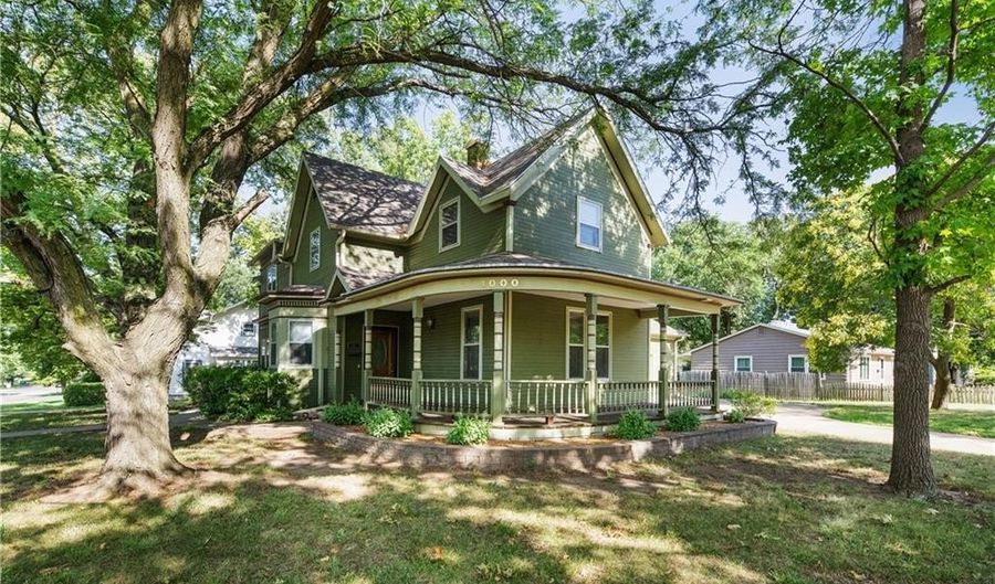 1000 N Kuney St, Abilene, KS 67410 - 3 Beds, 3 Bath