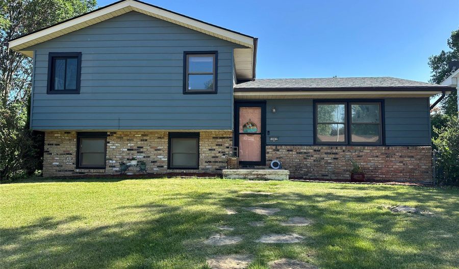 1002 3rd St SW, Altoona, IA 50009 - 4 Beds, 2 Bath