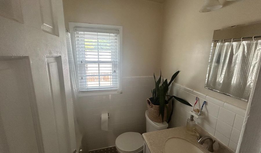 726 N OAKLAND St, Arlington, VA 22203 - 1 Beds, 1 Bath
