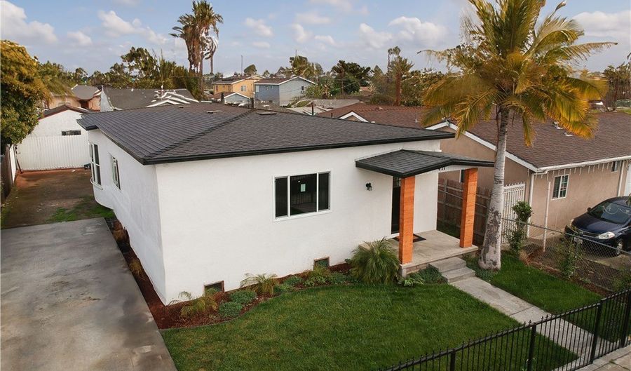 411 W Plum St, Compton, CA 90222 - 3 Beds, 2 Bath