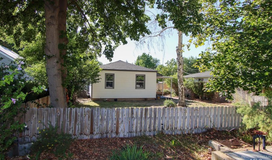 2115 S Owyhee St, Boise, ID 83705 - 2 Beds, 2 Bath