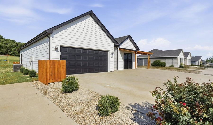 108 Willow Hill Ct, Auburn, KY 42206 - 3 Beds, 2 Bath