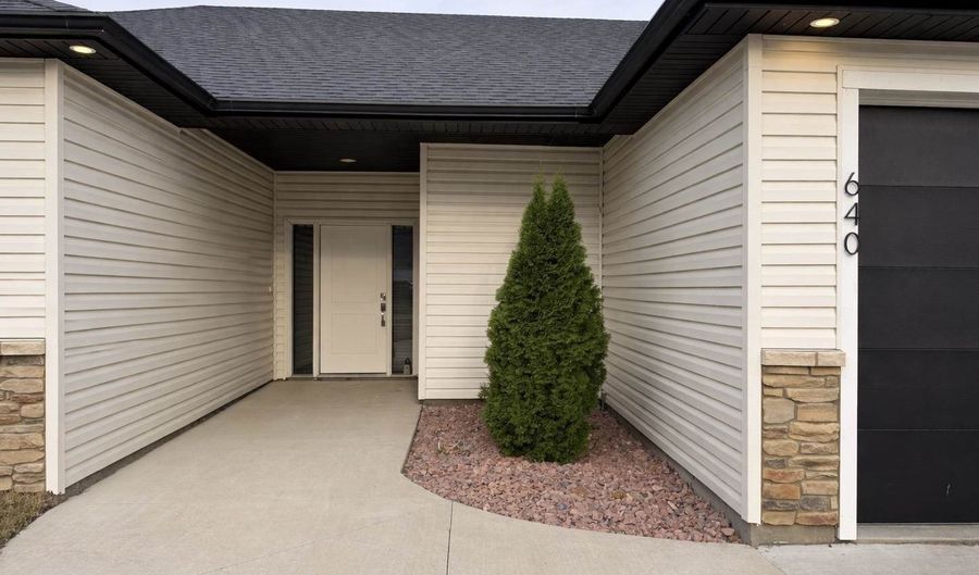 640 S 9th St, Akron, IA 51001 - 3 Beds, 2 Bath