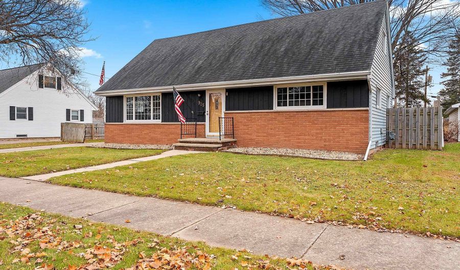925 W LINDBERGH St, Appleton, WI 54914 - 4 Beds, 2 Bath