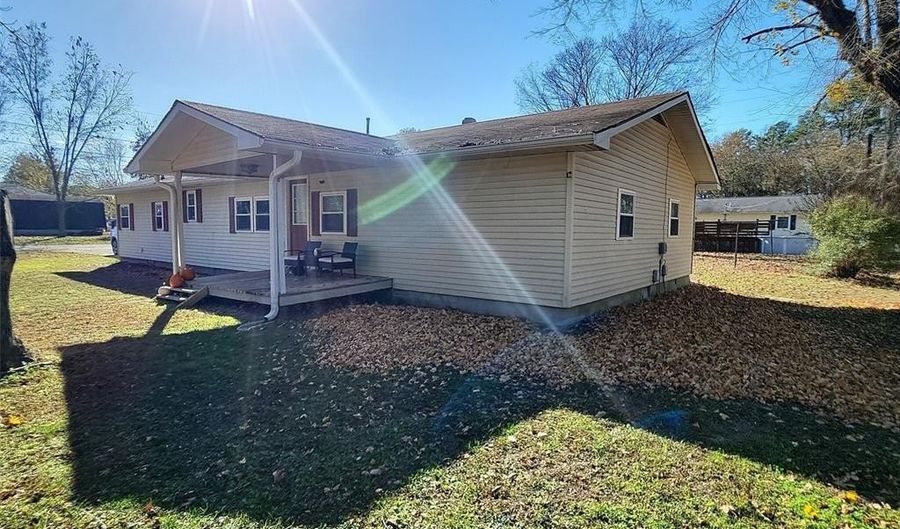 33445 Maple St, Advance, MO 63730 - 4 Beds, 2 Bath