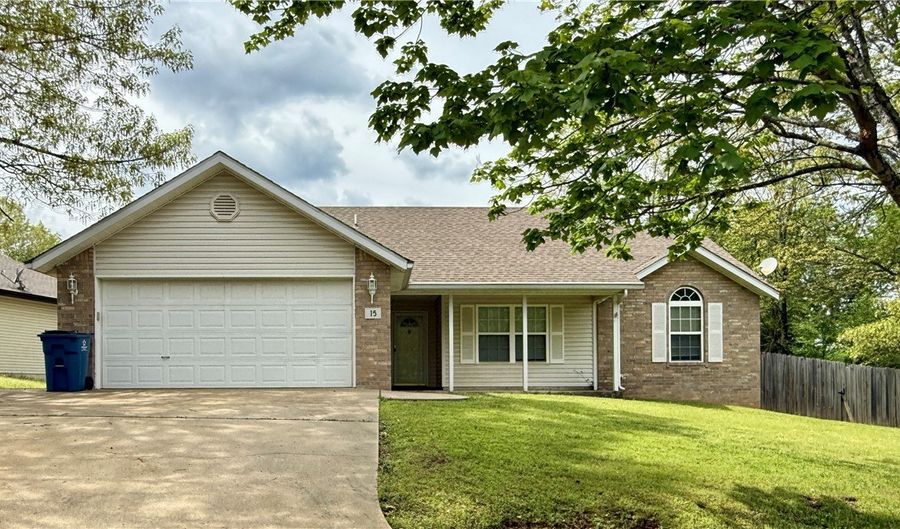 15 Pennine Ln, Bella Vista, AR 72714 - 3 Beds, 2 Bath