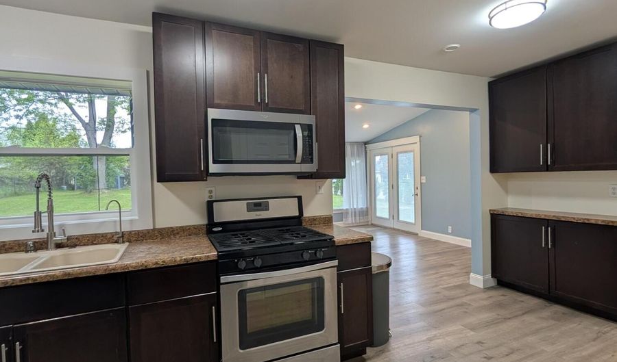 186 Westview Dr, Alma, MI 48801 - 4 Beds, 4 Bath