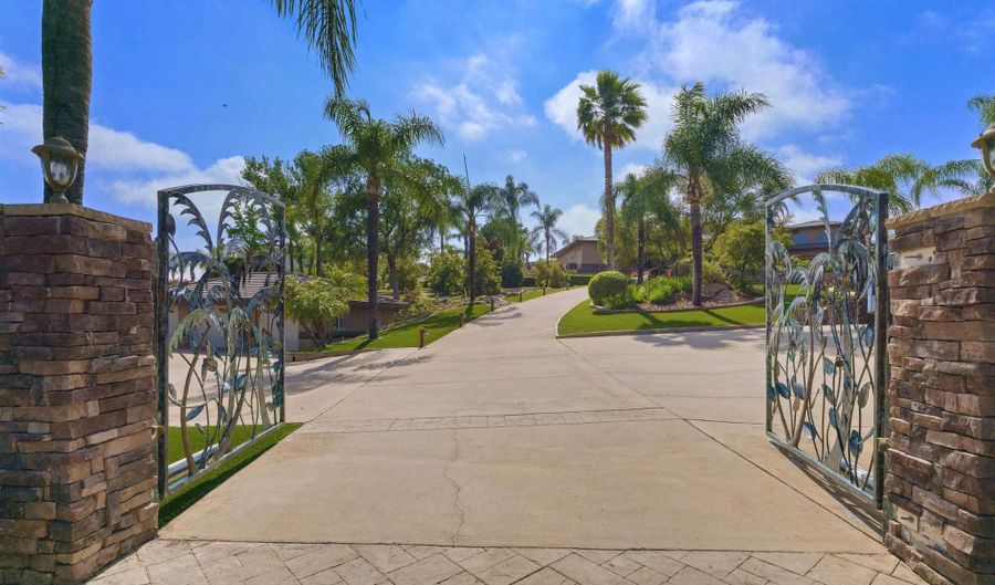 2882 Conestoga Cir, Alpine, CA 91901 - 3 Beds, 5 Bath