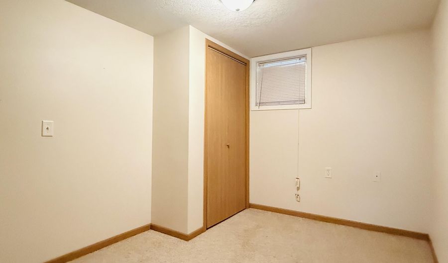 704 S Harrison St, Aberdeen, SD 57401 - 4 Beds, 2 Bath