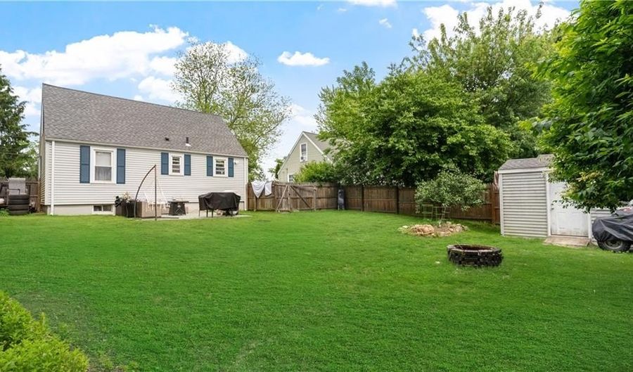 162 Thatcher St, East Providence, RI 02916 - 4 Beds, 1 Bath