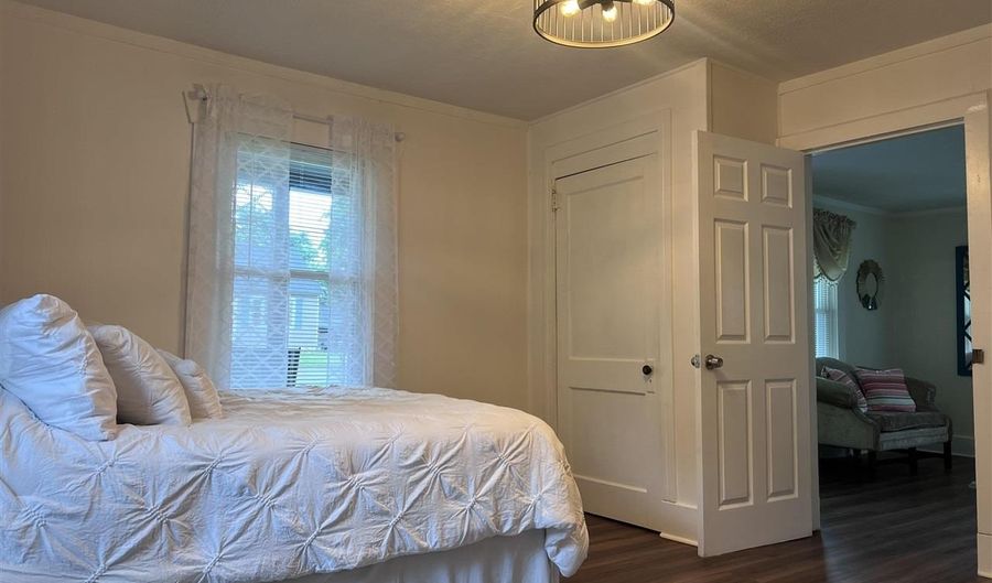 810 Kurtz St, Bardstown, KY 40004 - 2 Beds, 1 Bath