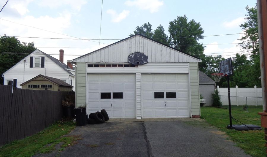 405 Hemlock St, Altoona, PA 16602 - 3 Beds, 2 Bath
