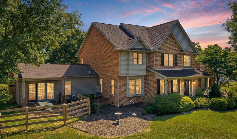 21615 RIDENOUR Rd, Boonsboro, MD 21713 - 4 Beds, 3 Bath