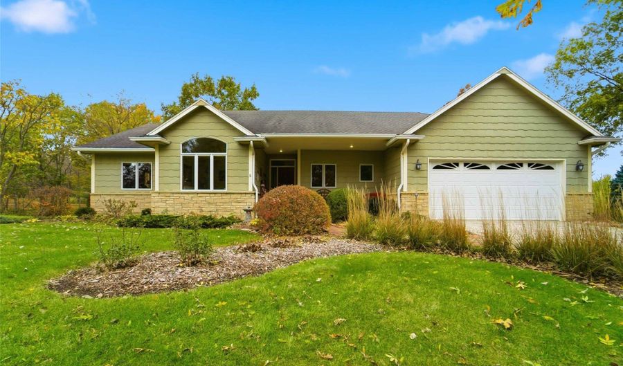 30337 Kasten Ridge Ln, Adel, IA 50003 - 3 Beds, 3 Bath