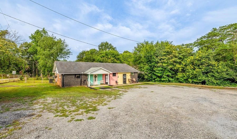 1501 B Boiling Springs Rd, Boiling Springs, SC 29316 - 0 Beds, 3 Bath