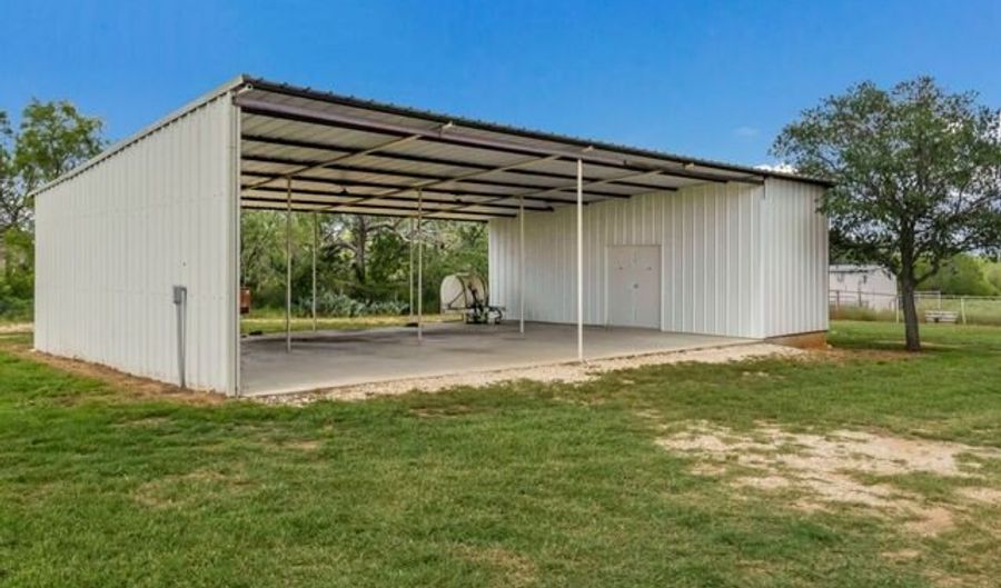 8894 E Loop 1604, Adkins, TX 78101 - 2 Beds, 1 Bath