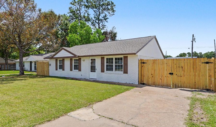 15509 Orleans Dr, Biloxi, MS 39532 - 3 Beds, 1 Bath