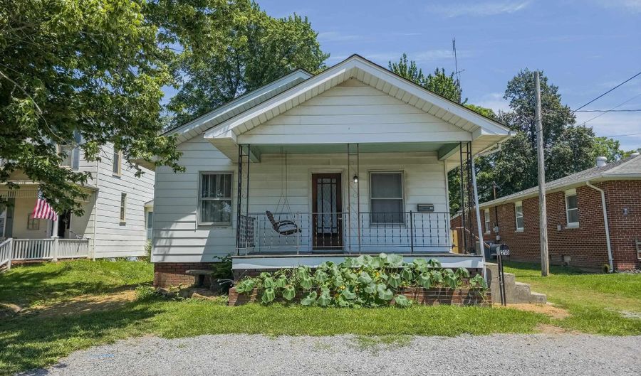 218 N 5th St, Albion, IL 62806 - 2 Beds, 1 Bath