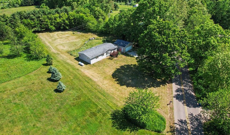 25145 M Dr N, Albion, MI 49224 - 3 Beds, 2 Bath
