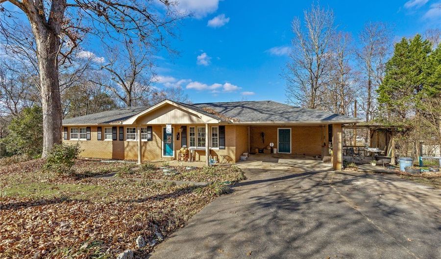 231 Cloverhill Dr, Anderson, SC 29624 - 3 Beds, 2 Bath