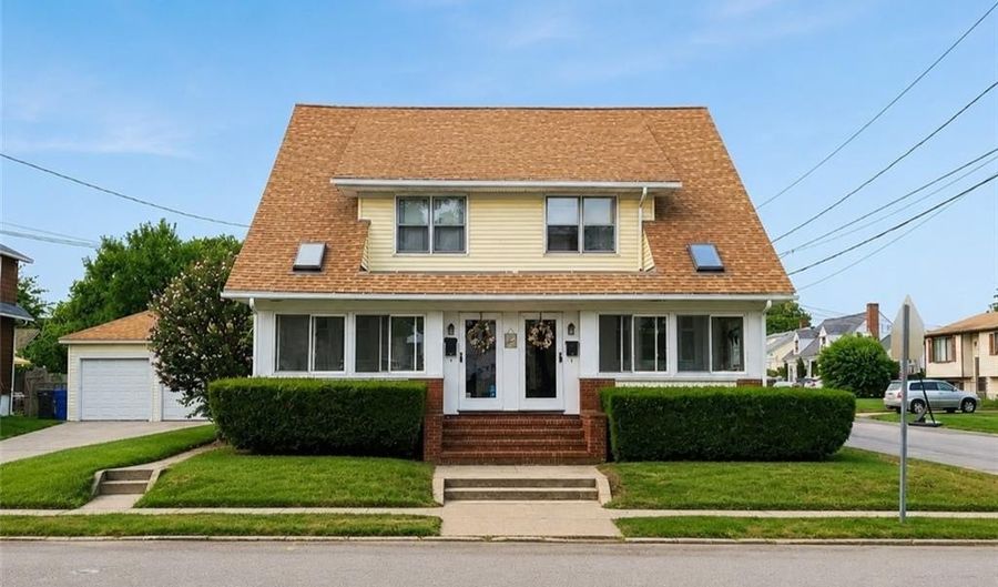 113 Beckwith St, Cranston, RI 02910 - 8 Beds, 3 Bath
