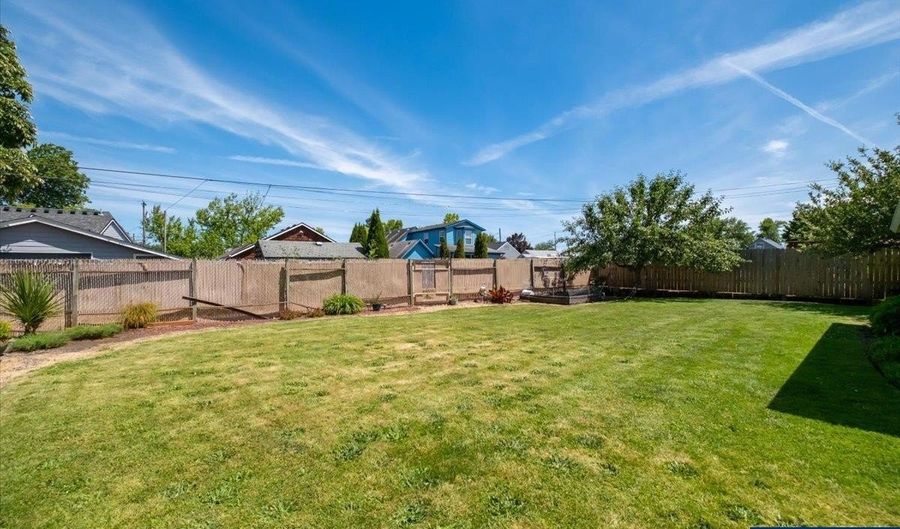 1375 Elm St SW, Albany, OR 97321 - 3 Beds, 2 Bath