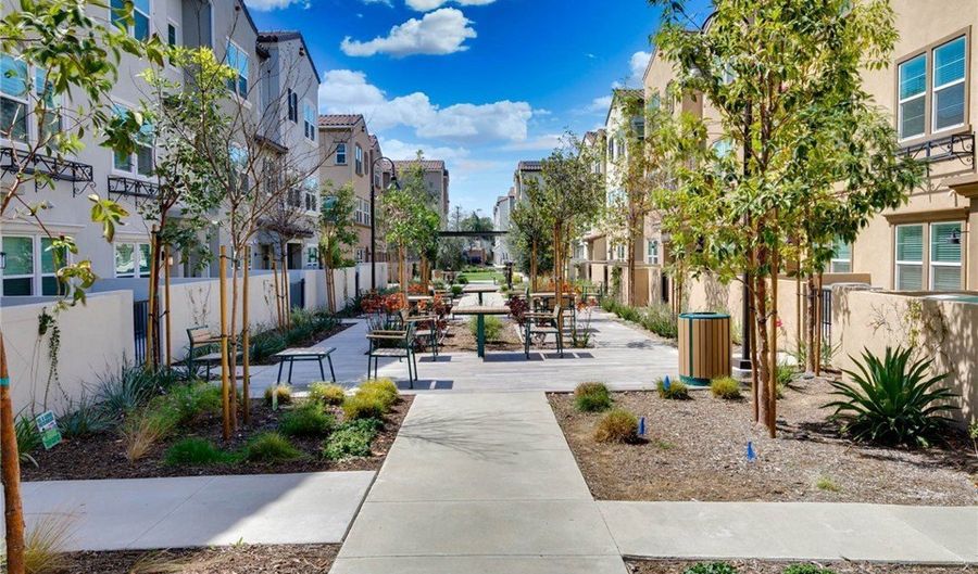 2952 Brown Oak Way, Arcadia, CA 91006 - 2 Beds, 3 Bath
