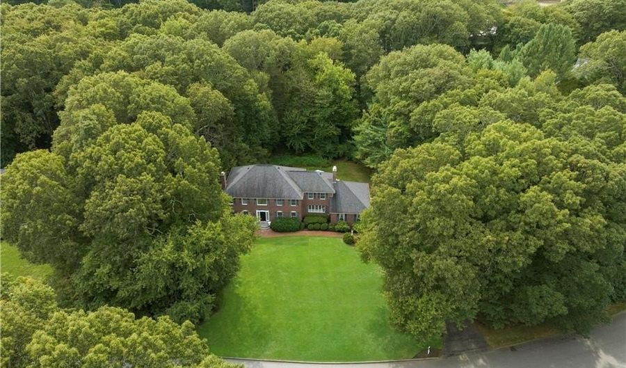 215 Watch Hill Dr, East Greenwich, RI 02818 - 5 Beds, 3 Bath