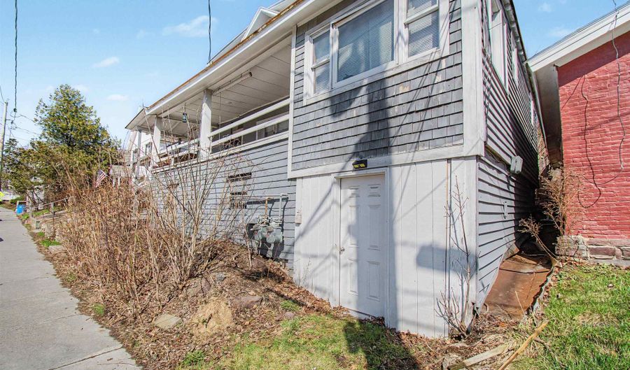 10-12 Shelburne St, Burlington, VT 05401 - 3 Beds, 2 Bath
