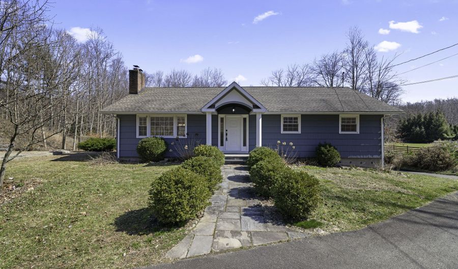 642 Booth Hill Rd, Trumbull, CT 06611 - 3 Beds, 3 Bath