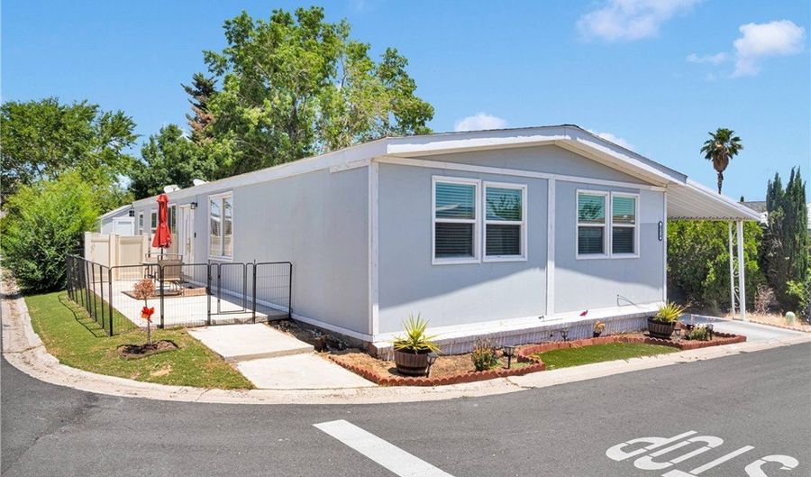 20683 Waalew SPC B54 Rd B54, Apple Valley, CA 92307 - 3 Beds, 2 Bath