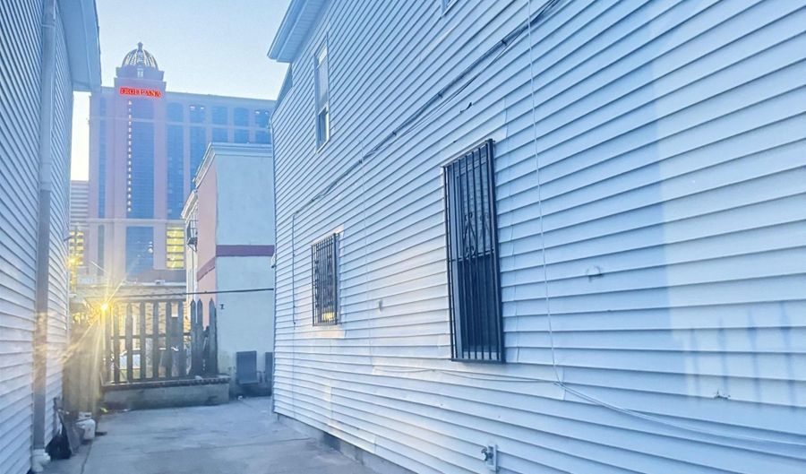 26 S Bellevue Ave, Atlantic City, NJ 08401 - 4 Beds, 2 Bath