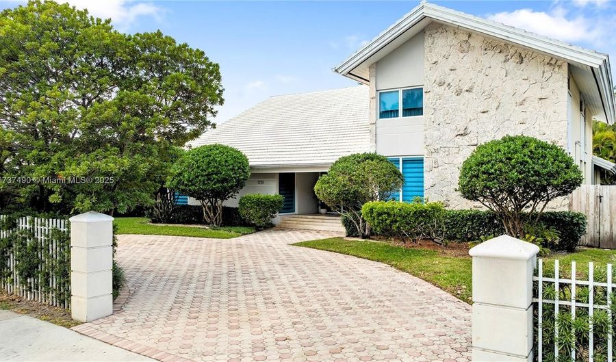 1251 Kane Concourse, Bay Harbor Islands, FL 33154 - 4 Beds, 6 Bath