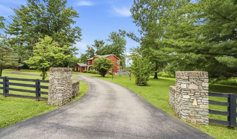 2400 Anchor Way, Anchorage, KY 40223 - 4 Beds, 3 Bath