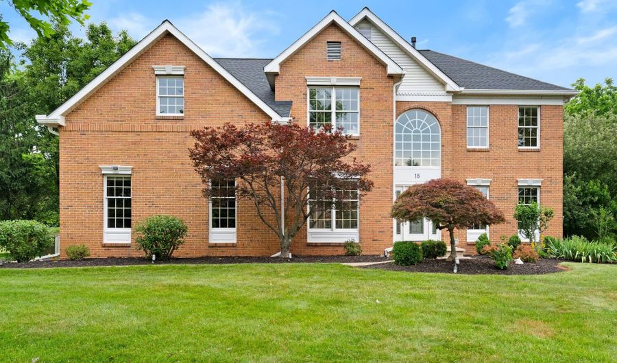 18 MONTFORT Dr, Belle Mead, NJ 08502 - 4 Beds, 3 Bath
