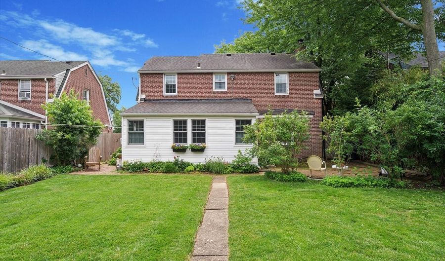 437 E MAGNOLIA Ave, Aldan, PA 19018 - 3 Beds, 2 Bath