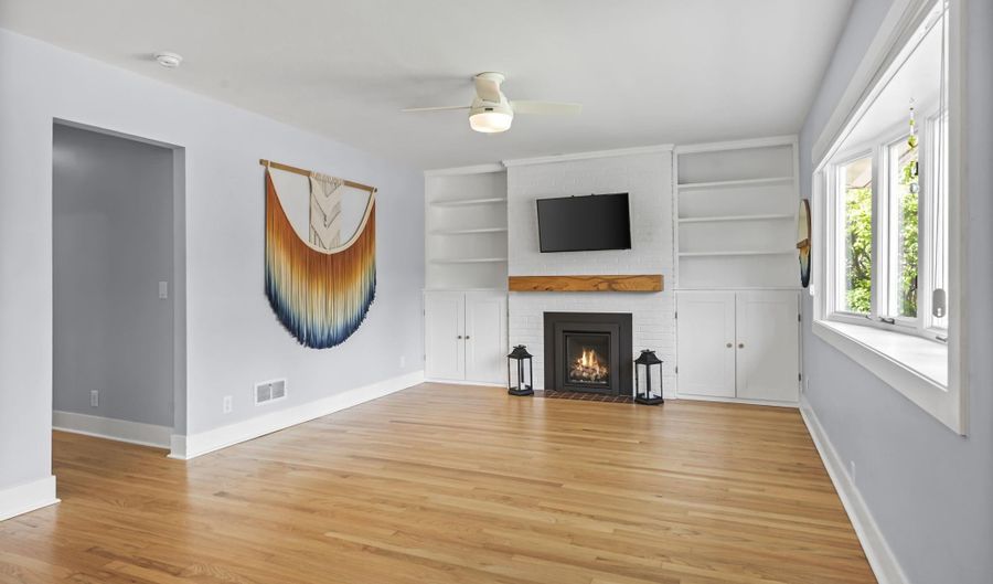 1858 Rutledge St, Madison, WI 53704 - 3 Beds, 2 Bath