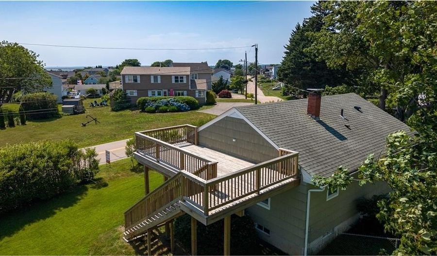 17 Saltaire Ave, Narragansett, RI 02882 - 2 Beds, 1 Bath
