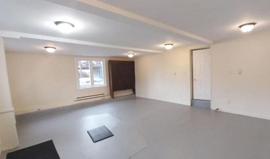 1085 HIGHLAND Ave, Abington, PA 19001 - 2 Beds, 1 Bath