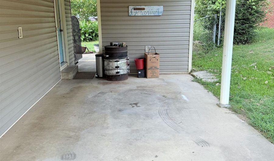1220 Crystal Dr, Benton, AR 72015 - 3 Beds, 2 Bath