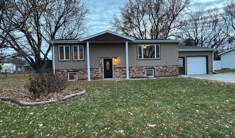 1308 Birch St, Aurora, NE 68818 - 4 Beds, 1 Bath