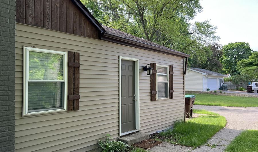 1302 Barnes St, Albion, MI 49224 - 3 Beds, 2 Bath